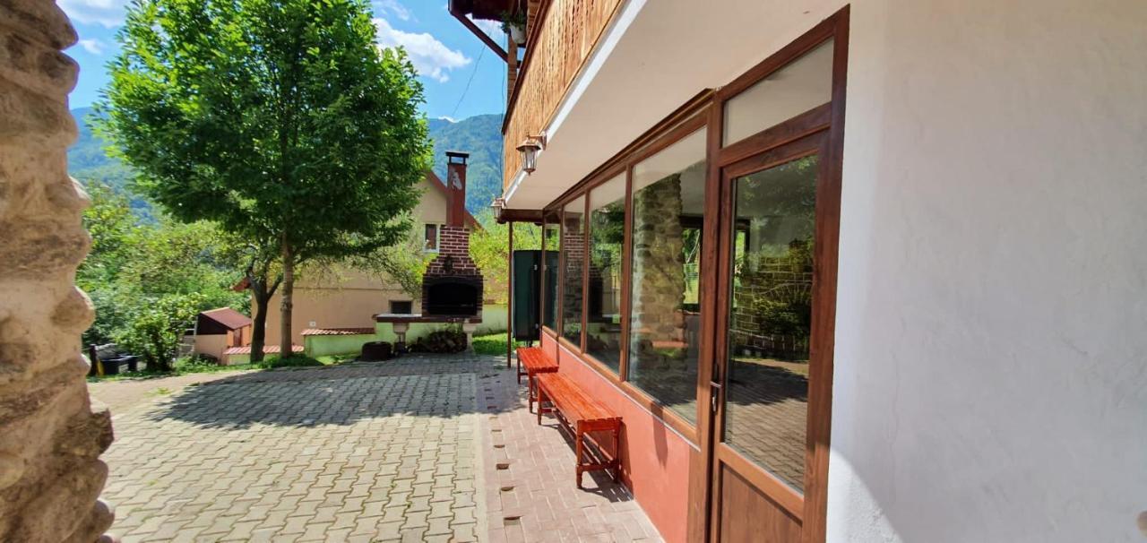 Casa Colt De Rai Villa Brezoi Eksteriør billede