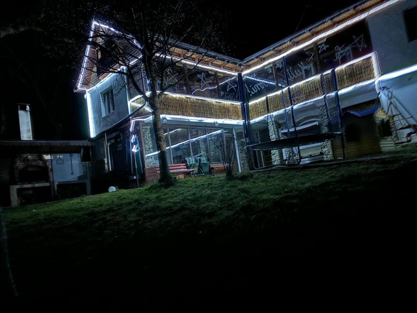 Casa Colt De Rai Villa Brezoi Eksteriør billede